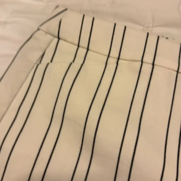 White House Black Market shorts, sz 12.  Cream and Black - Picture 4 of 8